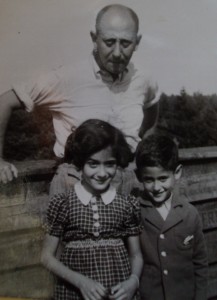 John Bosman met zijn kinderen Mirjam en Arnold